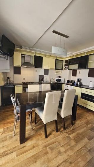 Apartament cu 4 camere decomandat, mobilat în Zorilor