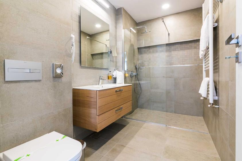 Apartament cu 2 camere decomandat în Calea Turzii