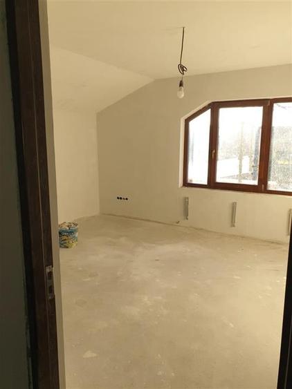 Casă individuală cu 5 camere cu Teren 1480 Mp în Biharia