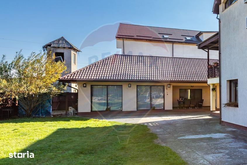 Casă cu 7 camere cu Teren 1617 Mp în Central
