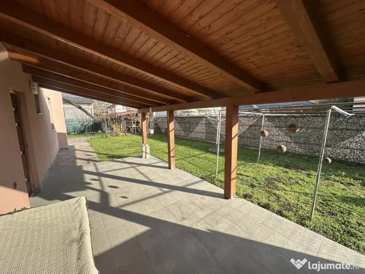 Casă cu 5 camere cu Teren 970 Mp în Independenței