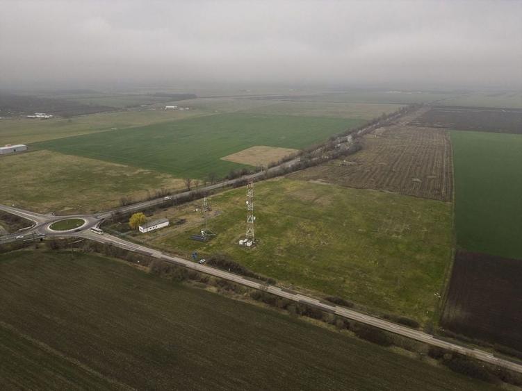 Teren de 84000 mp, în Central