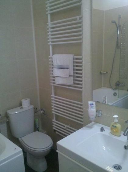 Casă individuală cu 6 camere cu Garaj în Băneasa