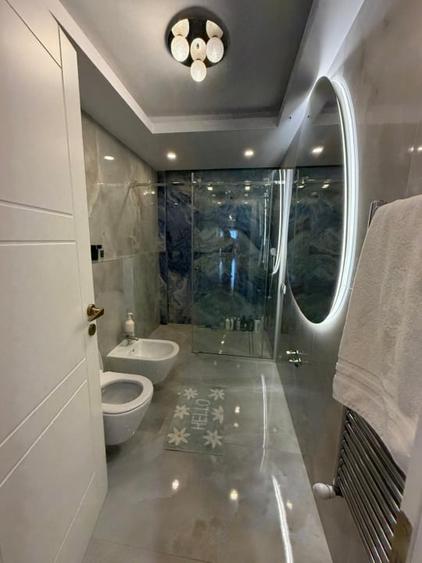 Apartament cu 5 camere decomandat, mobilat în Est