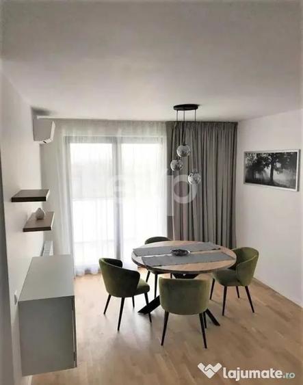 Apartament cu 3 camere semidecomandat în Est