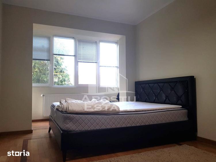 Apartament cu 3 camere semidecomandat în Central