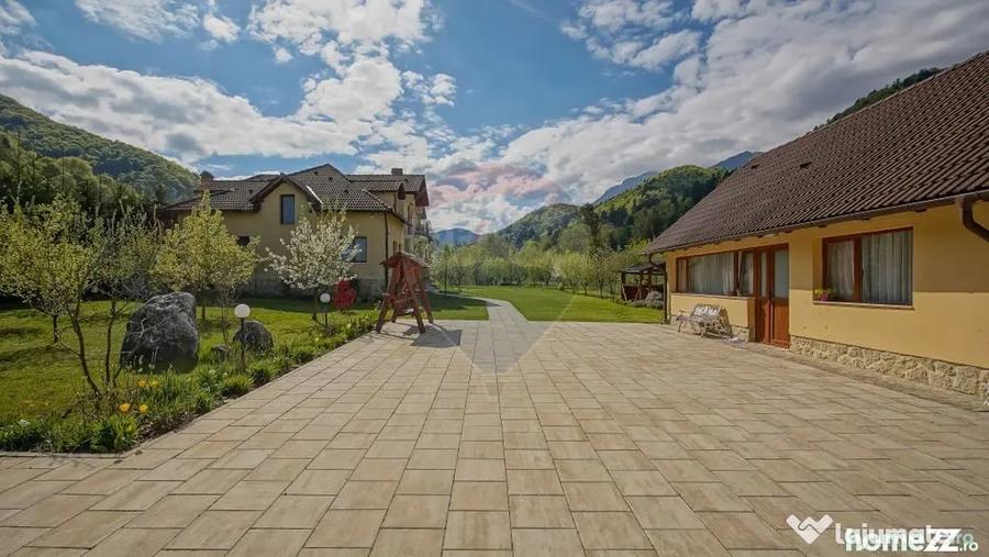 Casă cu 10 camere cu Teren 2789 Mp în Glăjărie