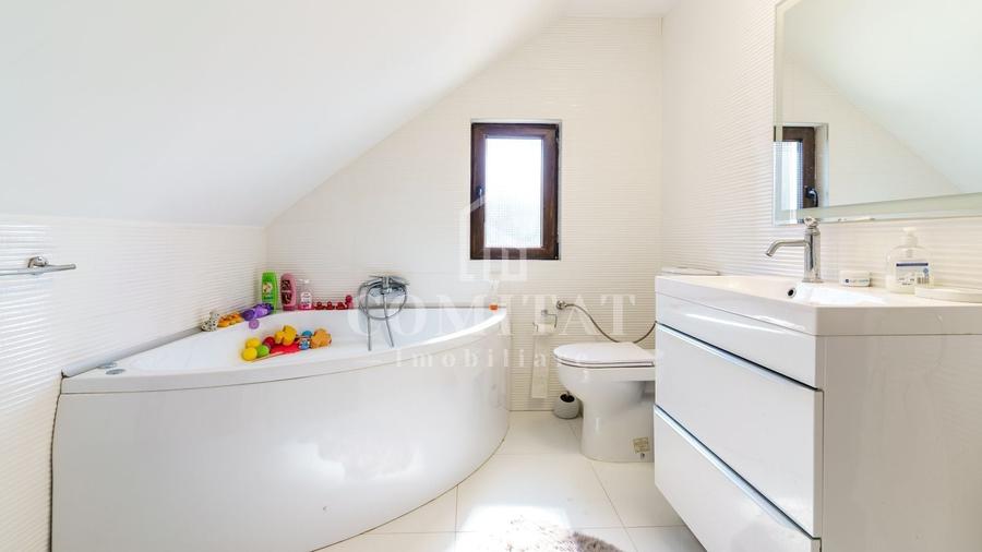 Casă individuală cu 4 camere cu Canalizare în Făget