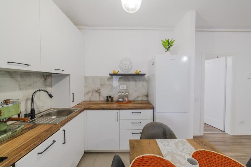 Apartament cu 2 camere semidecomandat, mobilat în Torontalului