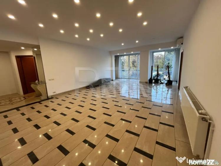 Apartament cu 5 camere decomandat în Primăverii