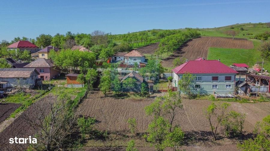 Casă cu 5 camere cu Teren 2594 Mp în Sic