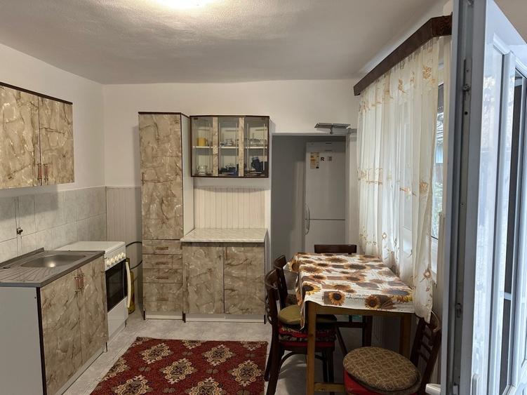 Casă individuală cu 5 camere cu Teren 1440 Mp în Central