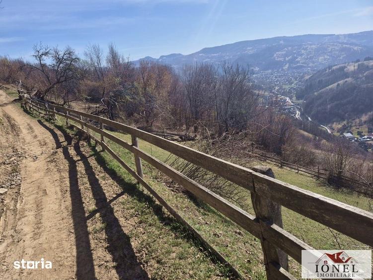 Casă cu 7 camere cu Teren 1400 Mp în Valea Lungă