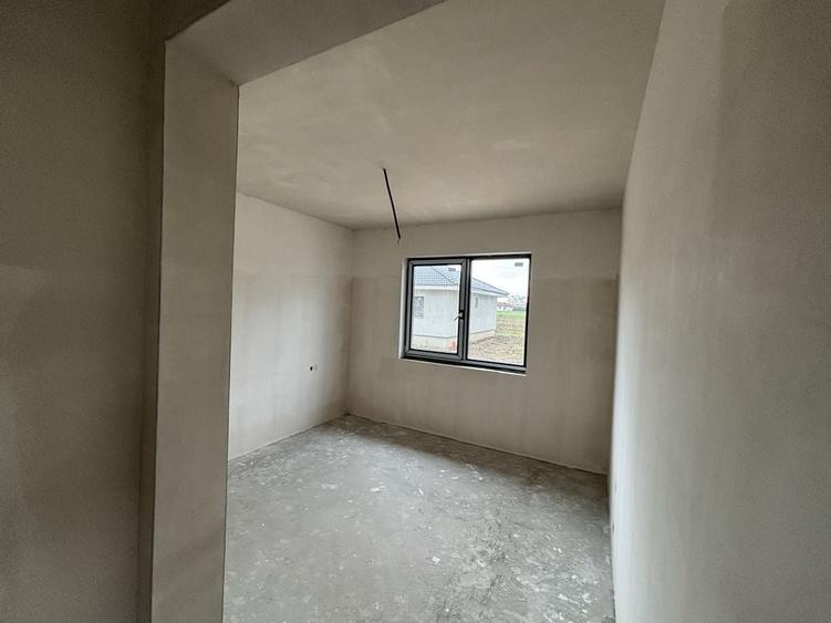 Casă cu 4 camere în Mărtinești