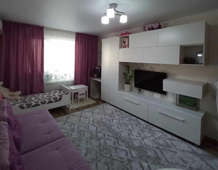 Garsonieră decomandată în Jiului