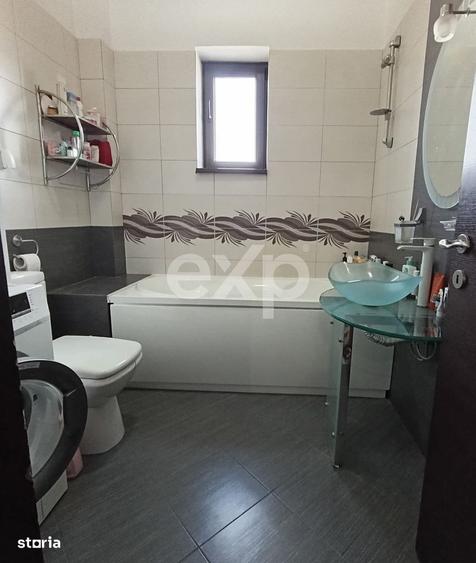 Apartament cu 3 camere decomandat în Găvana