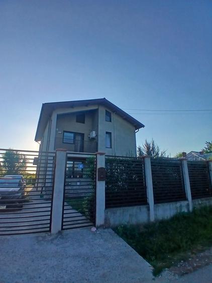 Casă cu 4 camere în Valea Călugărească
