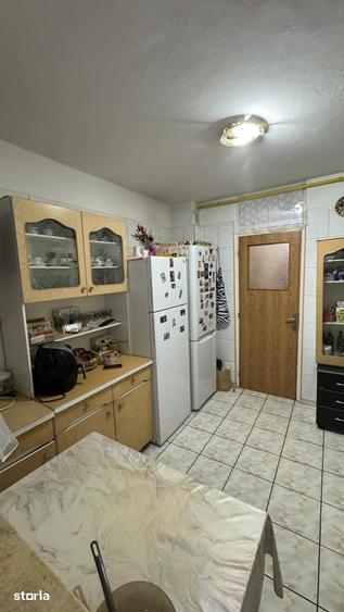 Apartament cu 3 camere în Berceni