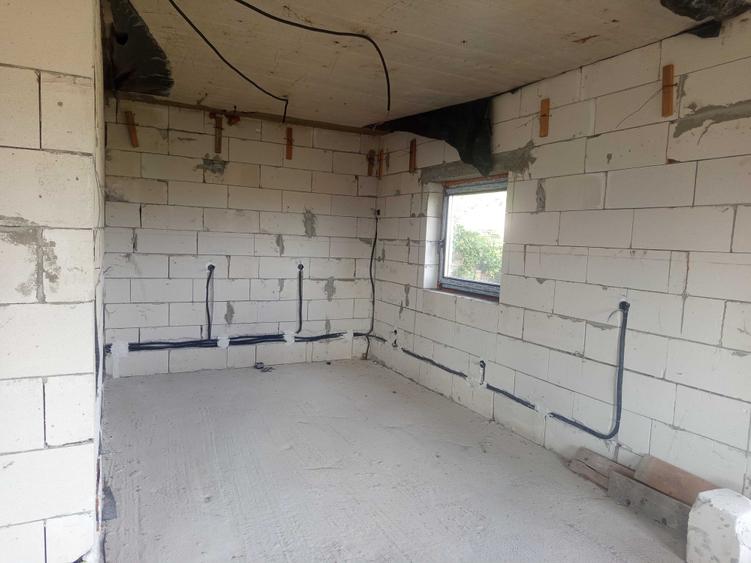 Casă cu 4 camere cu Teren 1064 Mp în Micești