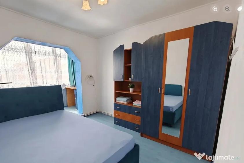 Apartament cu 3 camere decomandat în Triaj