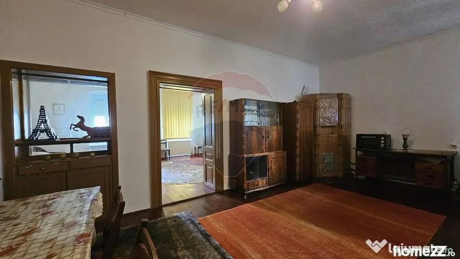 Casă cu 4 camere cu Teren 1025 Mp în Sânpetru