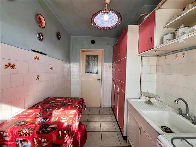Apartament cu 3 camere nedecomandat în Central
