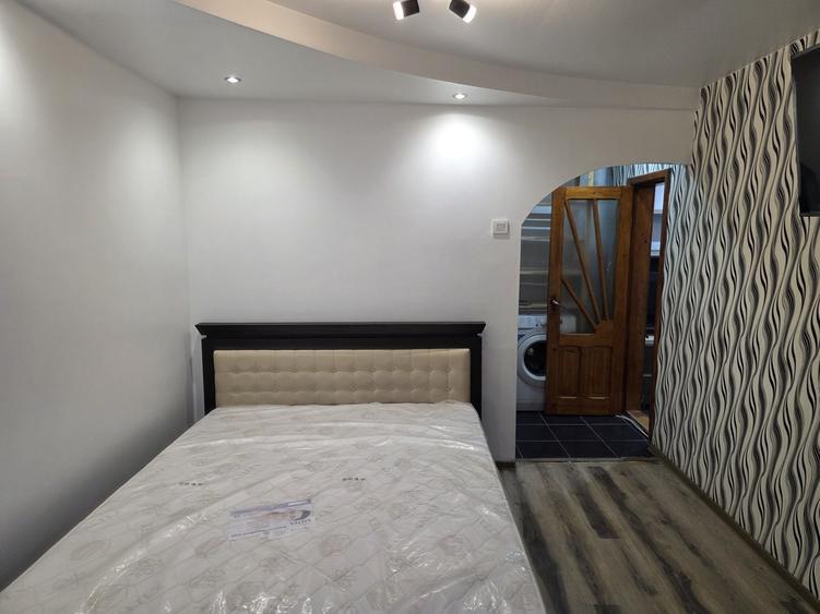 Apartament cu 3 camere decomandat în Obor