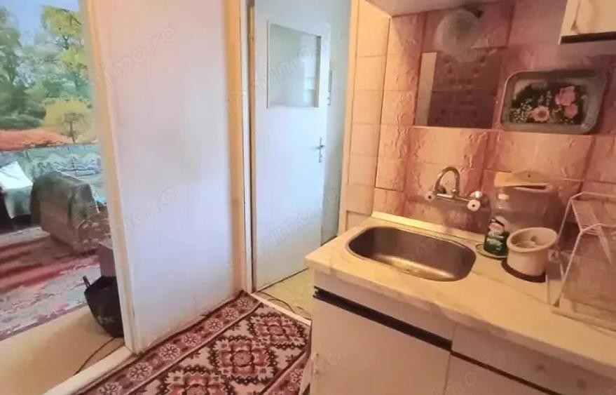 Garsonieră decomandată în Noua