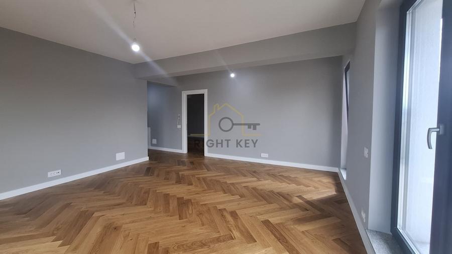 Apartament cu 3 camere decomandat în Băneasa