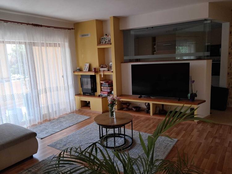 Apartament cu 3 camere decomandat în Dumbrăvița