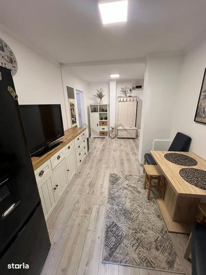 Apartament cu 4 camere decomandat în Nicolina