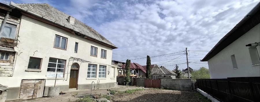 Casă cu 2 camere cu Teren 1600 Mp în Central