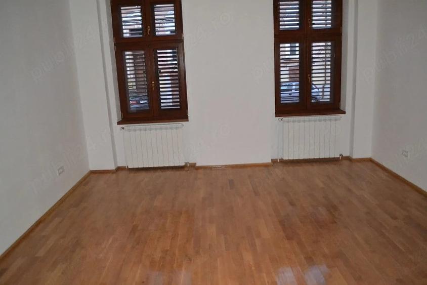 Spațiu comercial, de 67 mp, în Central