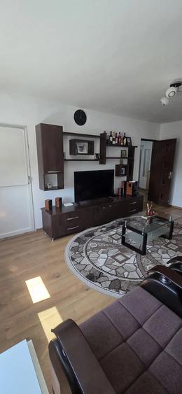 Inchiriere apartament 2 camere zona centrului comercial Pelendava - 1Mai - 4