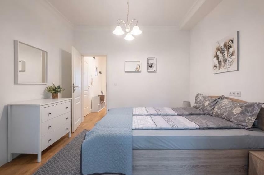 Apartament cu 2 camere decomandat în Crângași