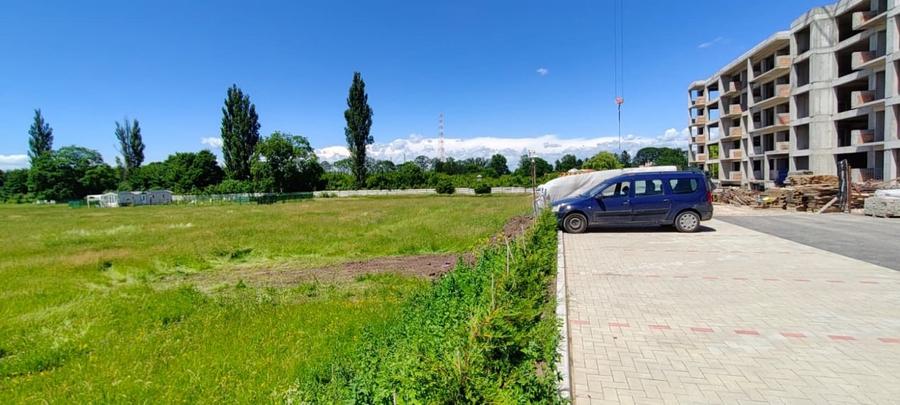 Teren Construcții intravilan de 1000 mp, în Tractorul