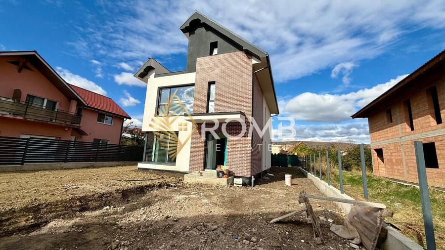 Casă individuală cu 5 camere cu Teren 500 Mp în Florești