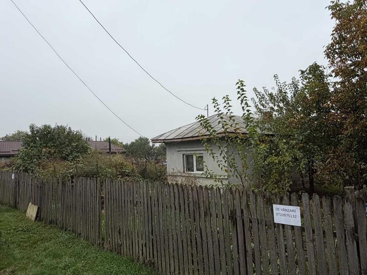 Casă cu 4 camere în Zorile