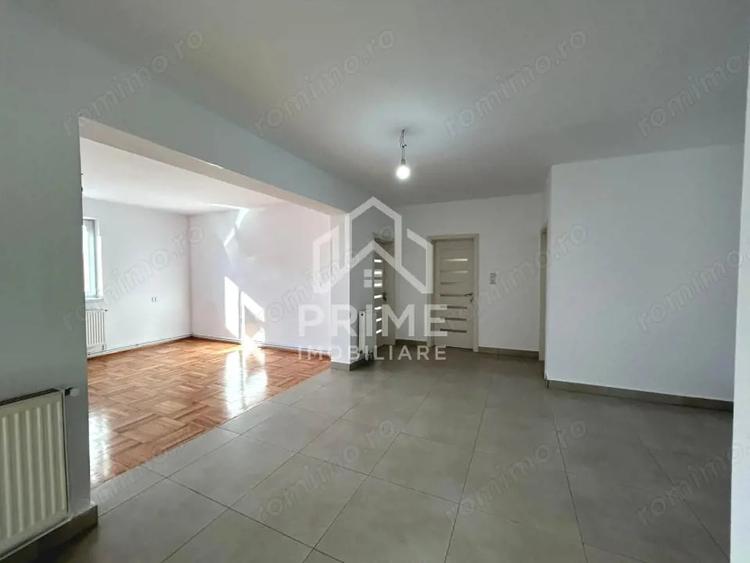 Casă cu 8 camere cu Teren 504 Mp în Central