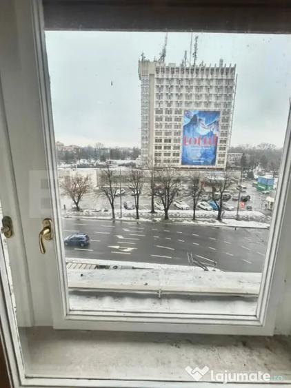 Apartament cu 5 camere semidecomandat în Central