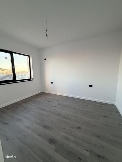 Casă cu 4 camere cu Teren 400 Mp în Domnești