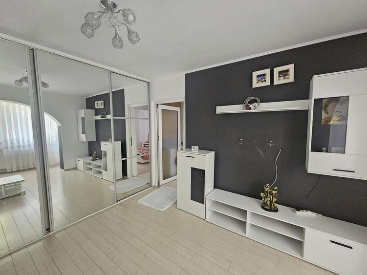 2 camere, etaj 1, stradal, vis-a-vis de Spitalul Militar - 1