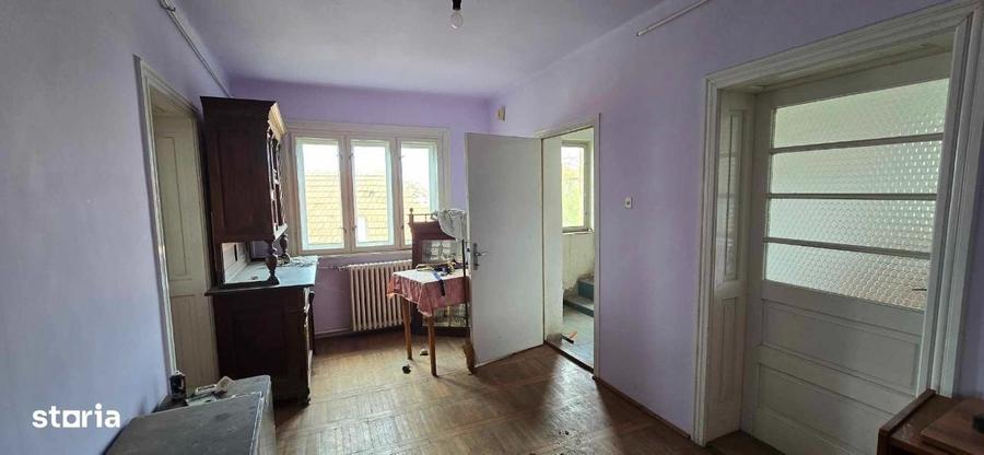 Casă cu 4 camere cu Teren 330 Mp în Central