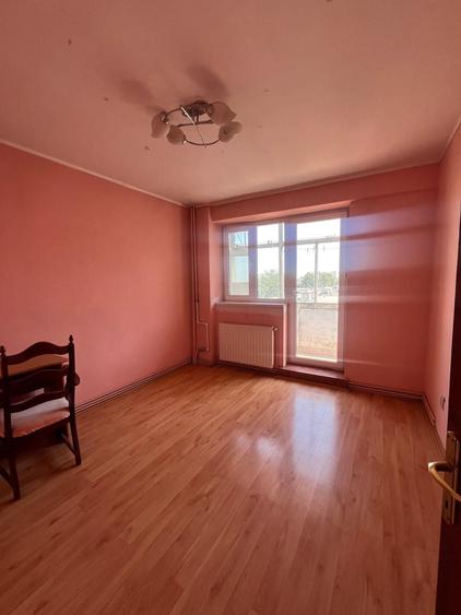Apartament cu 4 camere decomandat în Dunărea