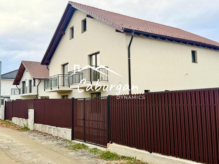 Duplex cu 4 camere cu Canalizare în Exterior Vest