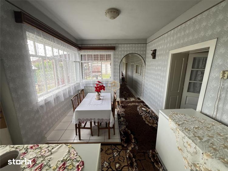 Casă cu 4 camere cu Teren 1656 Mp în Livada