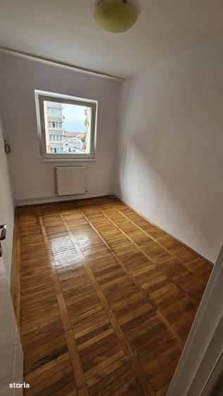Apartament cu 3 camere în Semicentral