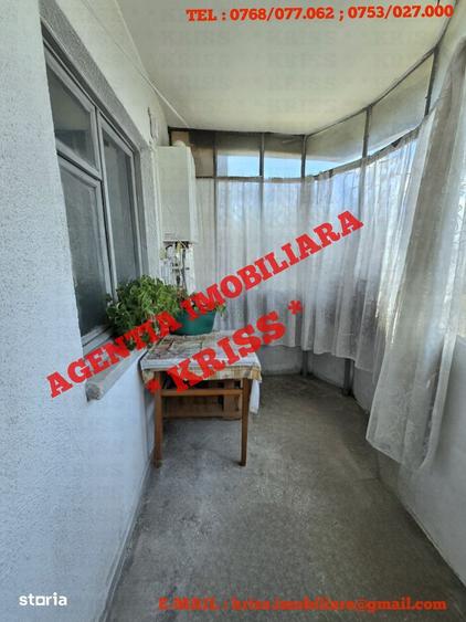 Apartament cu 3 camere decomandat în Craiovei