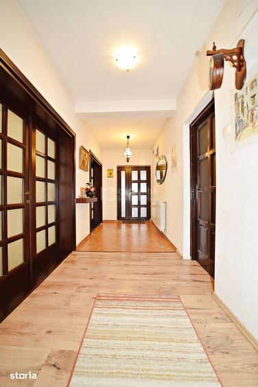 Casă cu 5 camere cu Teren 1400 Mp în Aroneanu
