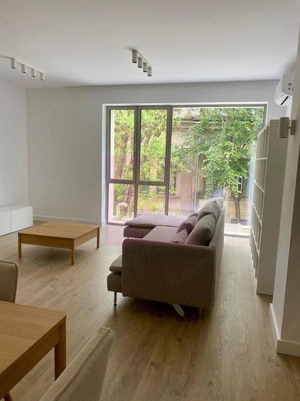 Apartament cu 4 camere decomandat în Armeneasca
